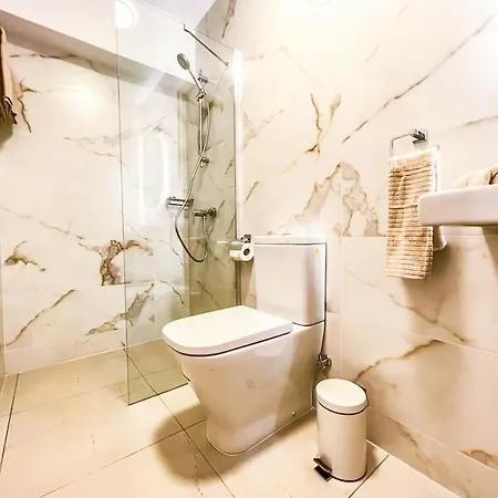Apartamento Stunning Bungalow, Pool, Terrace, Beach! Se12 *