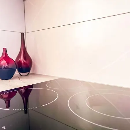 Stunning Bungalow, Pool, Terrace, Beach! Se12