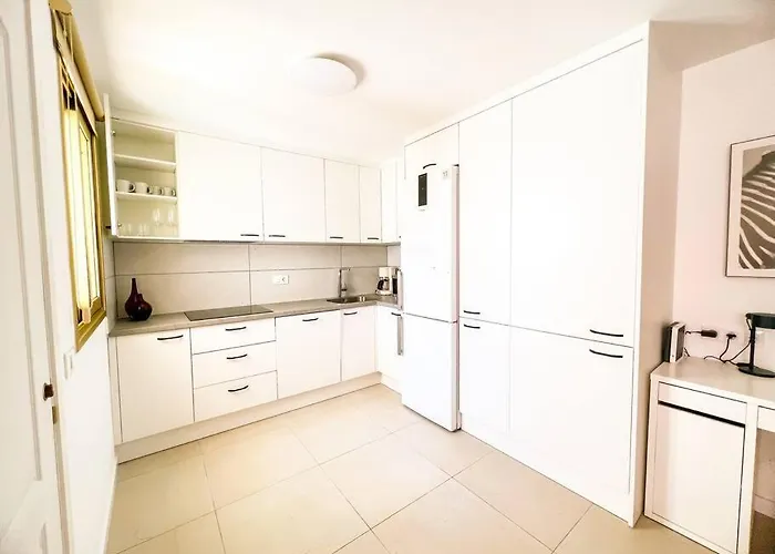 Stunning Bungalow, Pool, Terrace, Beach! Se12