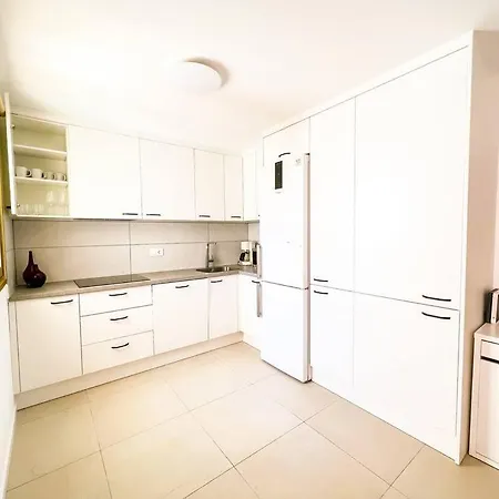 Stunning Bungalow, Pool, Terrace, Beach! Se12