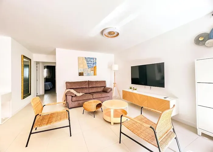 Stunning Bungalow, Pool, Terrace, Beach! Se12