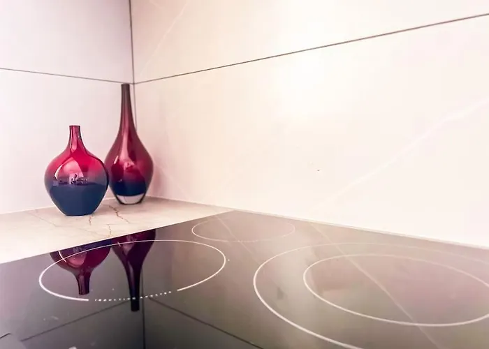 Stunning Bungalow, Pool, Terrace, Beach! Se12