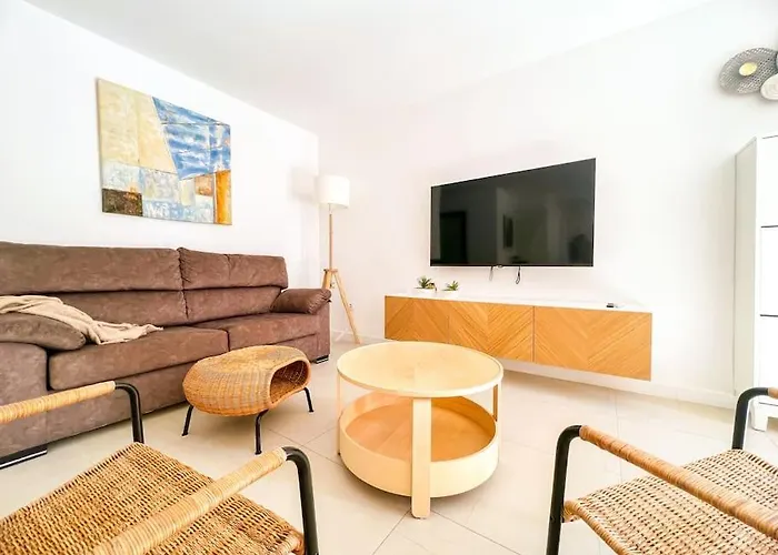 Stunning Bungalow, Pool, Terrace, Beach! Se12